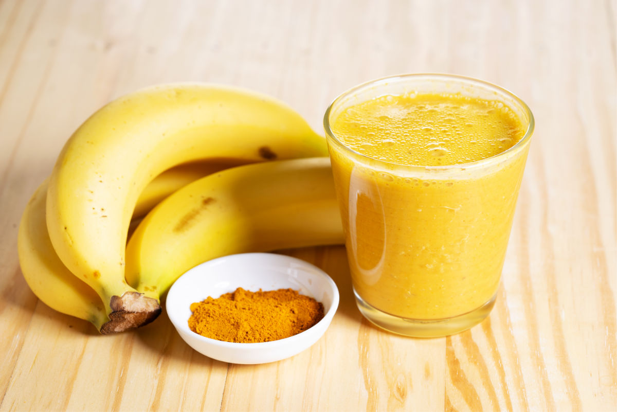 Golden Glow Tumeric Smoothie | Minded Roots